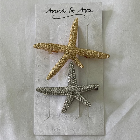 Anna & Ava Accessories - NWT Anna & Ava Glittering Gold and Silver Starfish Clips